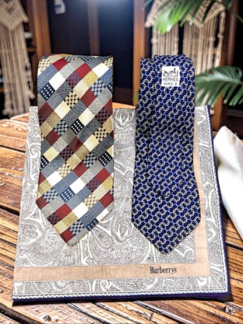Set: 2Classic Neck-Ties SilkHERMES Paris & Brighton House +1 Burberry Handker(70 - Picture 4 of 16